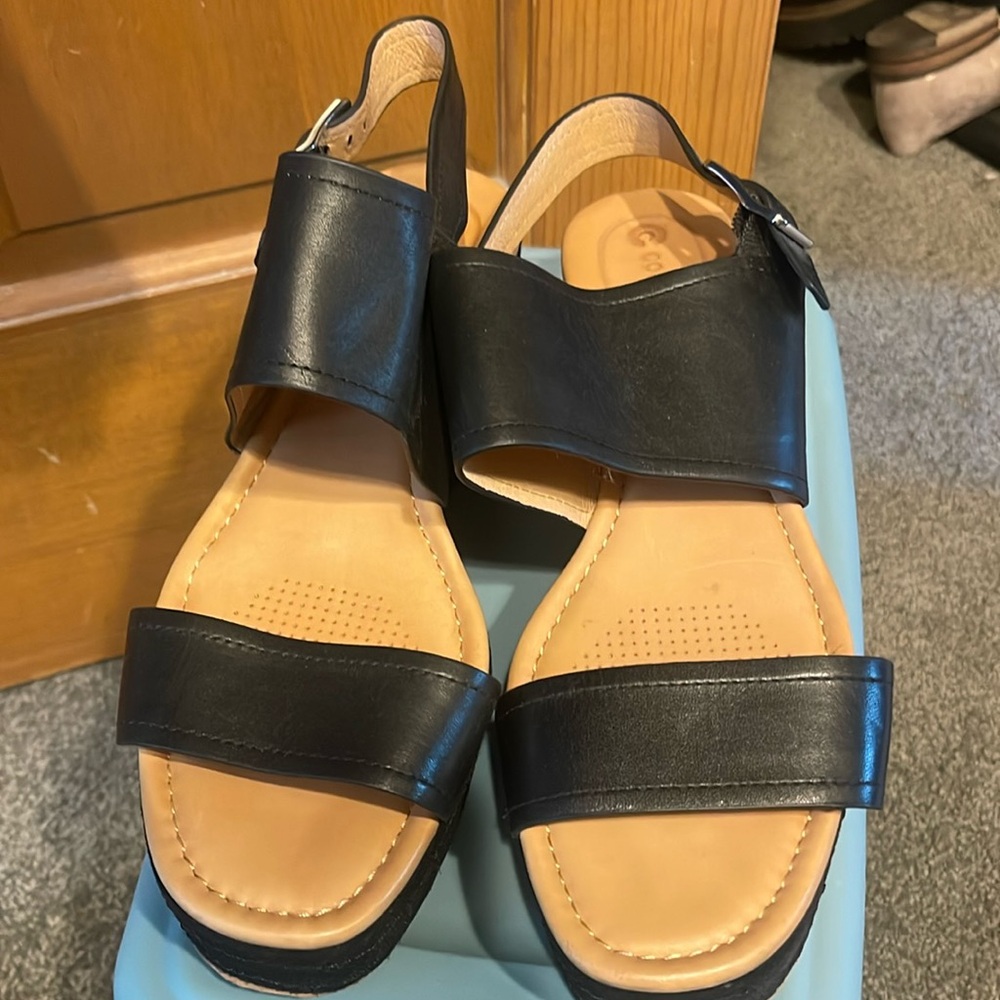 Coral Como black leather platform sandals